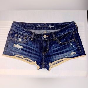 EUC "𝐀𝐦𝐞𝐫𝐢𝐜𝐚𝐧 𝐄𝐚𝐠𝐥𝐞" denim shorts